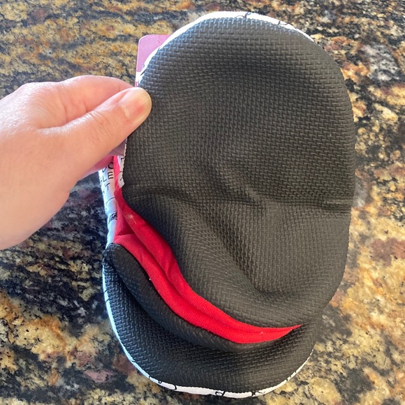 Peanuts Gang Mini Oven Mitts NWT
Red Snoopy - Picture 2 of 4